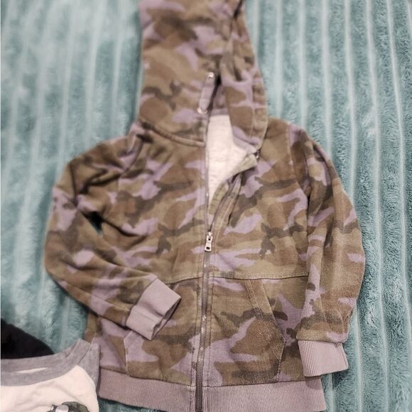 Kids Clothes Bundle - 4T - Picture 7 of 11